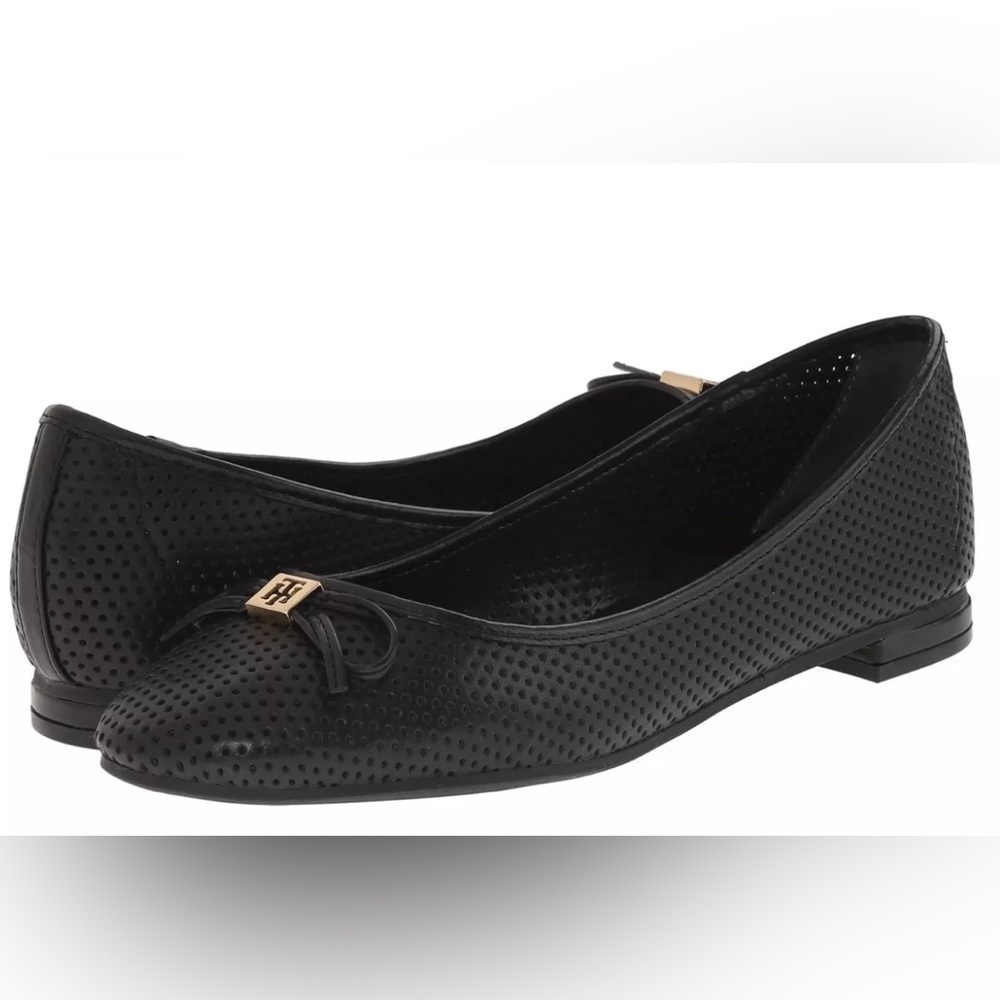 NWT Tommy Hilfiger Black Mirella Closed Toe Flats Size 10.